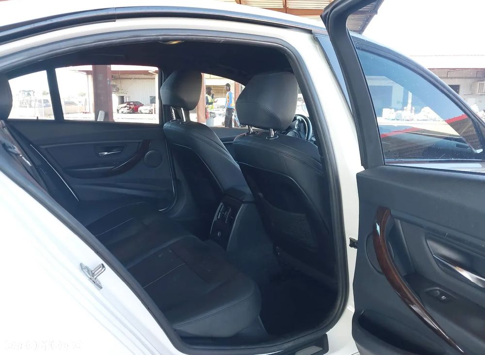 BMW Seria 3 328i xDrive Sport-Aut Modern Line - 9