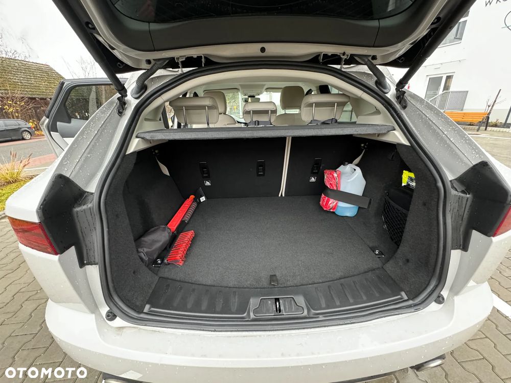 Jaguar E-Pace P250 AWD - 9