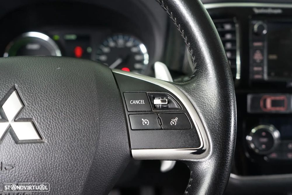 Mitsubishi Outlander 2.0 4WD Plus - 25
