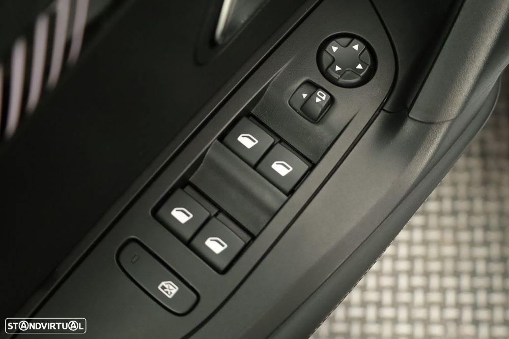 Peugeot 2008 1.2 PureTech Allure EAT8 - 20