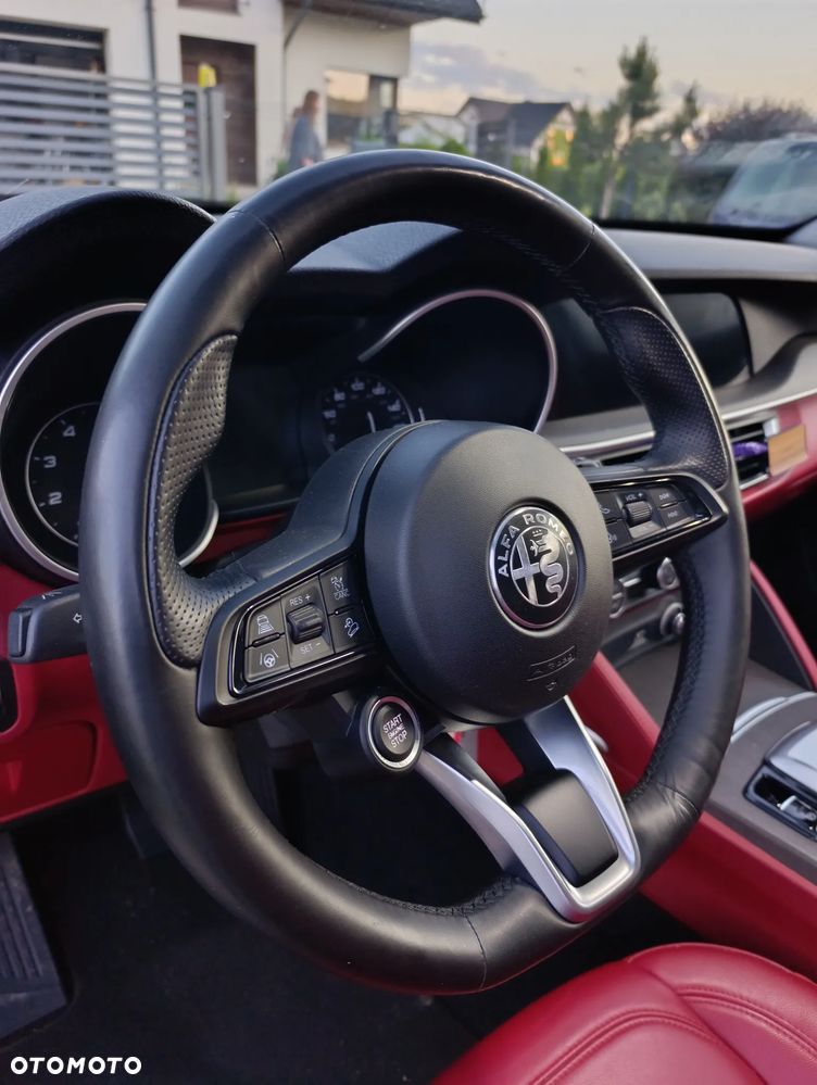 Alfa Romeo Stelvio - 16