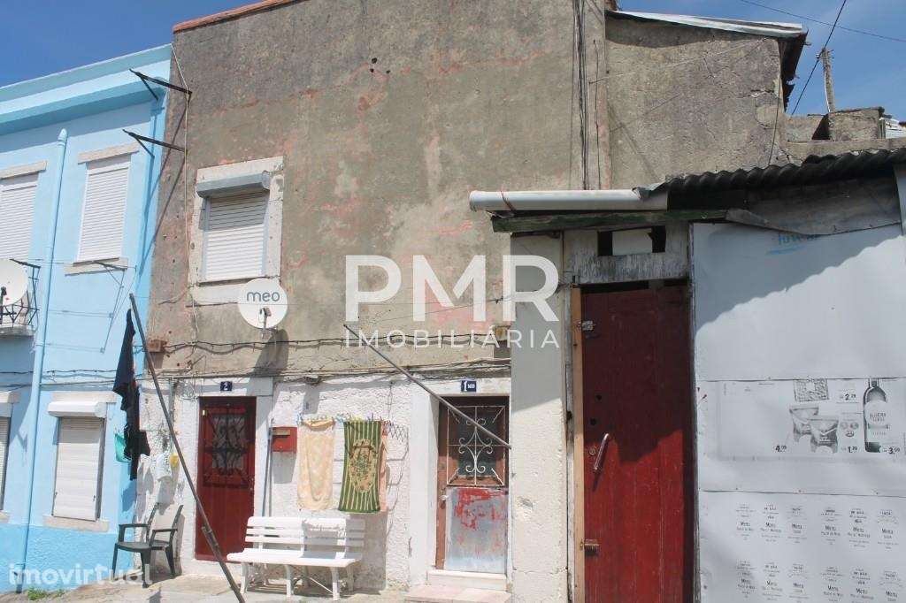 Conjunto de dois prédios urbanos em propriedade total, para reconstruç - Grande imagem: 2/11