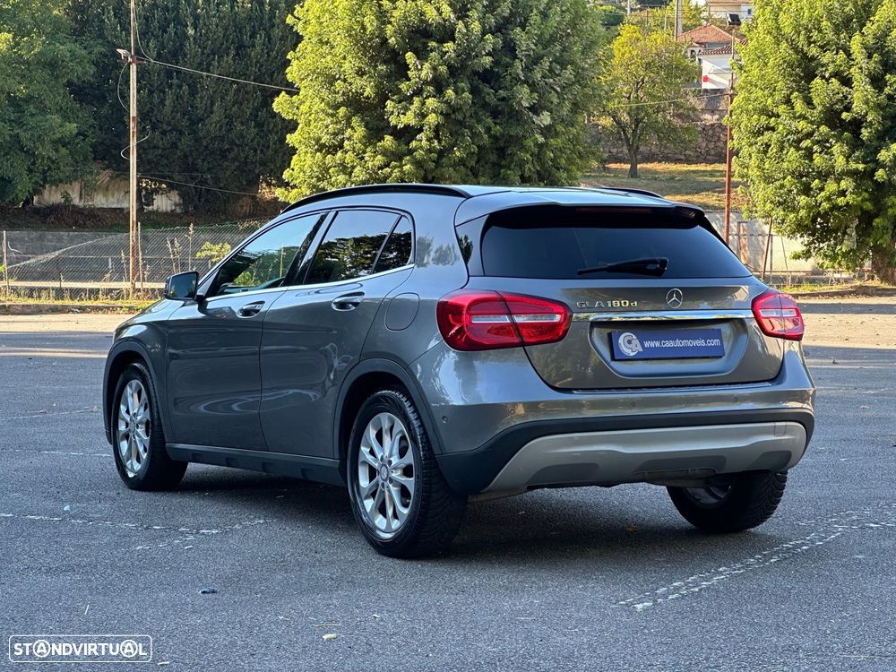Mercedes-Benz GLA 180 d 7G-DCT Urban - 17