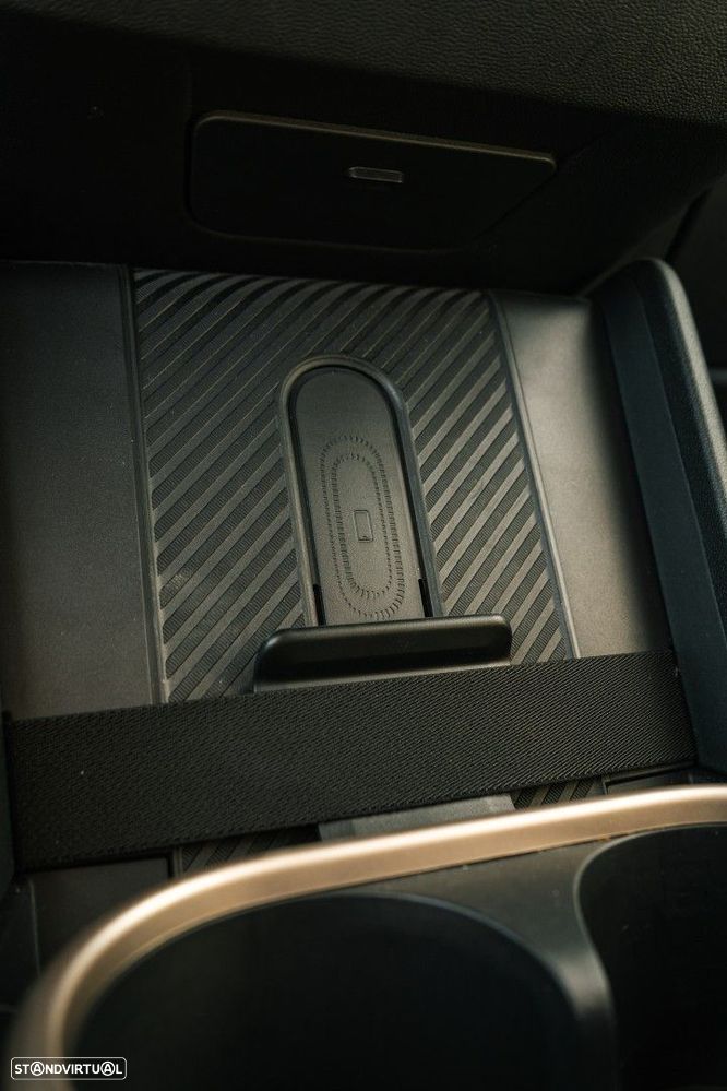 MINI 3 Portas Cooper C Essential - 32