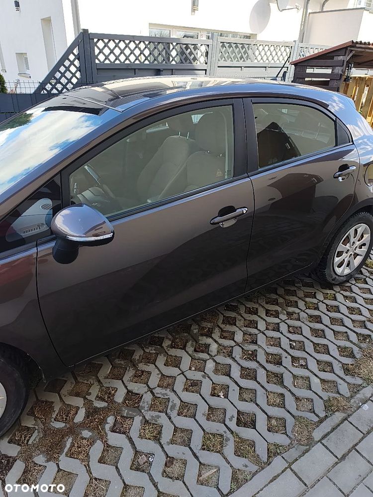 Kia Rio 1.2 L - 8