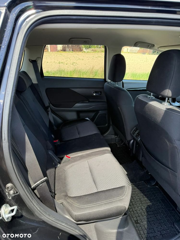 Mitsubishi Outlander 2.0 Instyle + 4WD CVT - 10