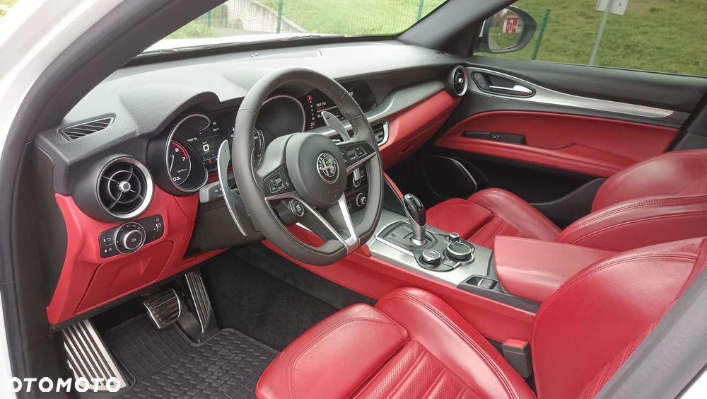Alfa Romeo Stelvio 2.0 Turbo 16V AT8-Q4 Ti - 18