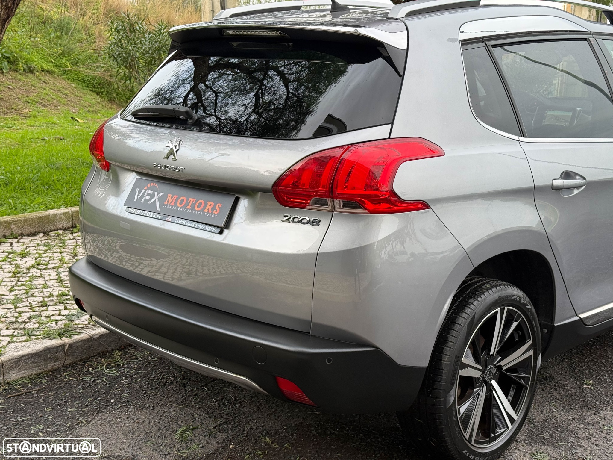Peugeot 2008 1.2 PureTech Allure - 18