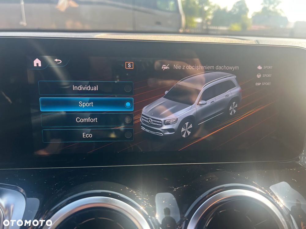 Mercedes-Benz GLB - 32