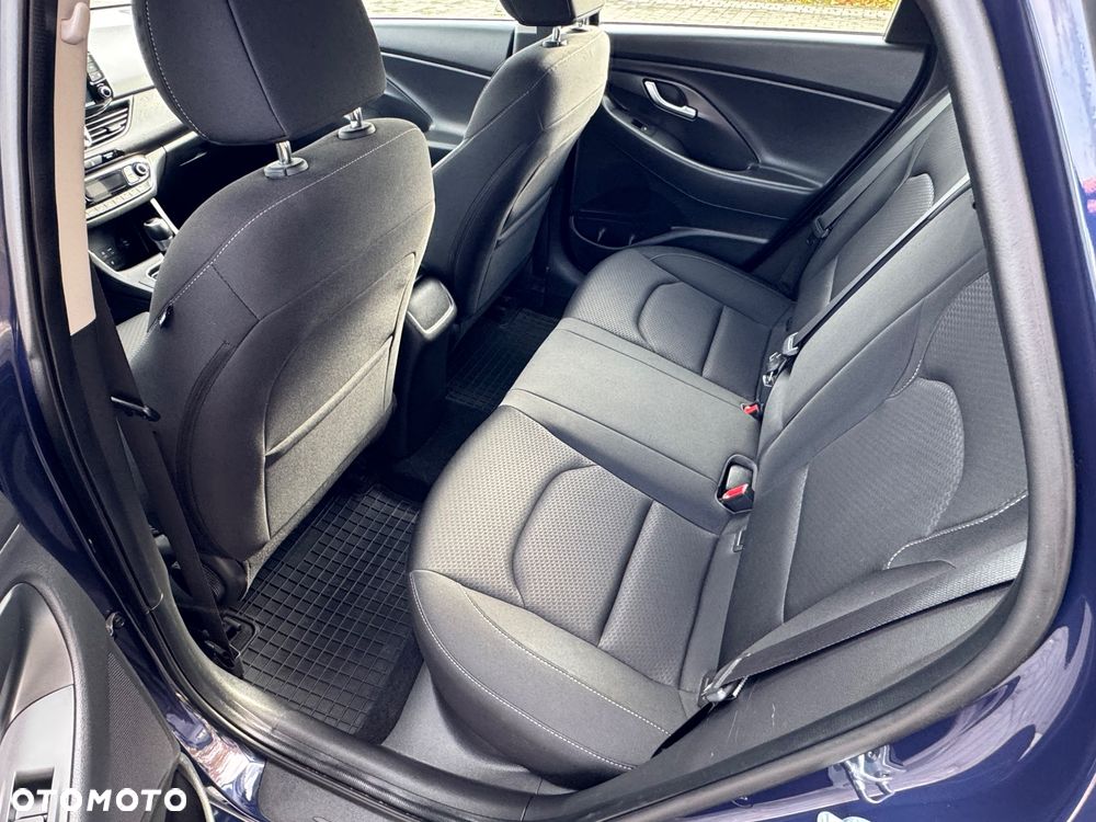 Hyundai i30 Fastback 1.6 CRDI Premium DCT - 11