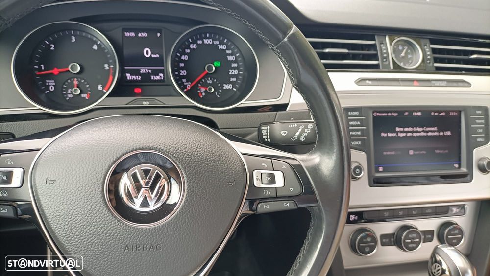 VW Passat Variant 1.6 TDI Confortline DSG - 11