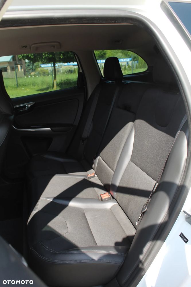 Volvo XC 60 T5 Drive-E Momentum - 18
