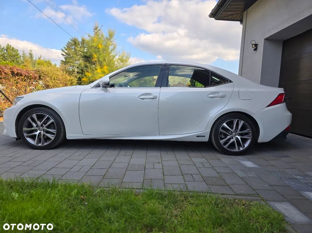 Lexus IS 300h Elegance - 9