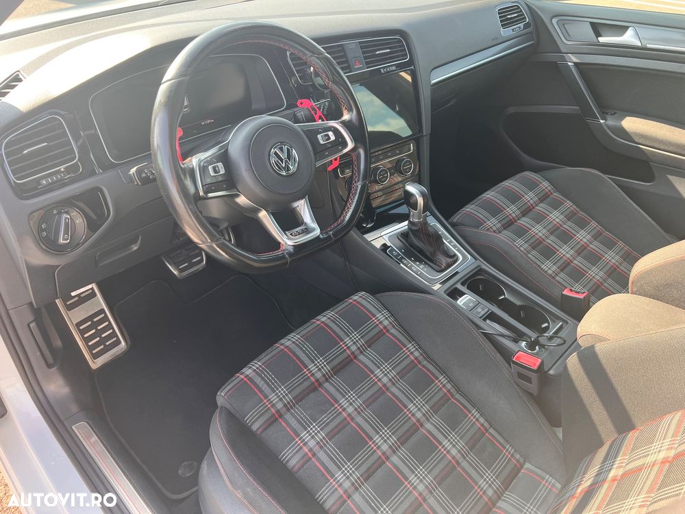 Volkswagen Golf 2.0 TSI DSG GTI - 12