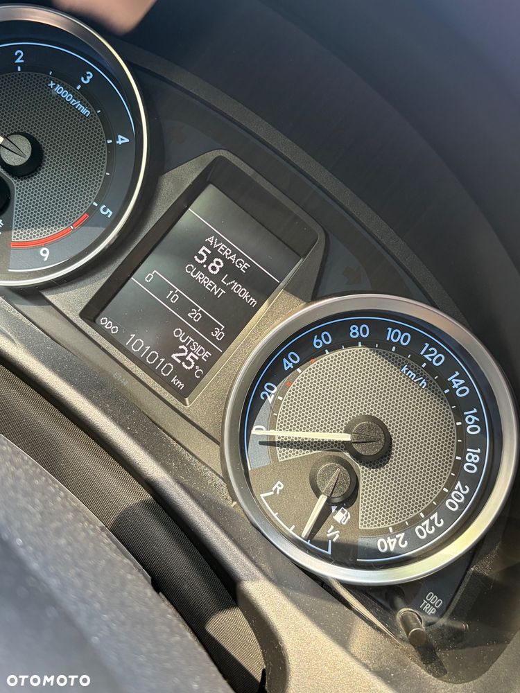 Toyota Auris 1.4 D-4D Premium EU5 - 5