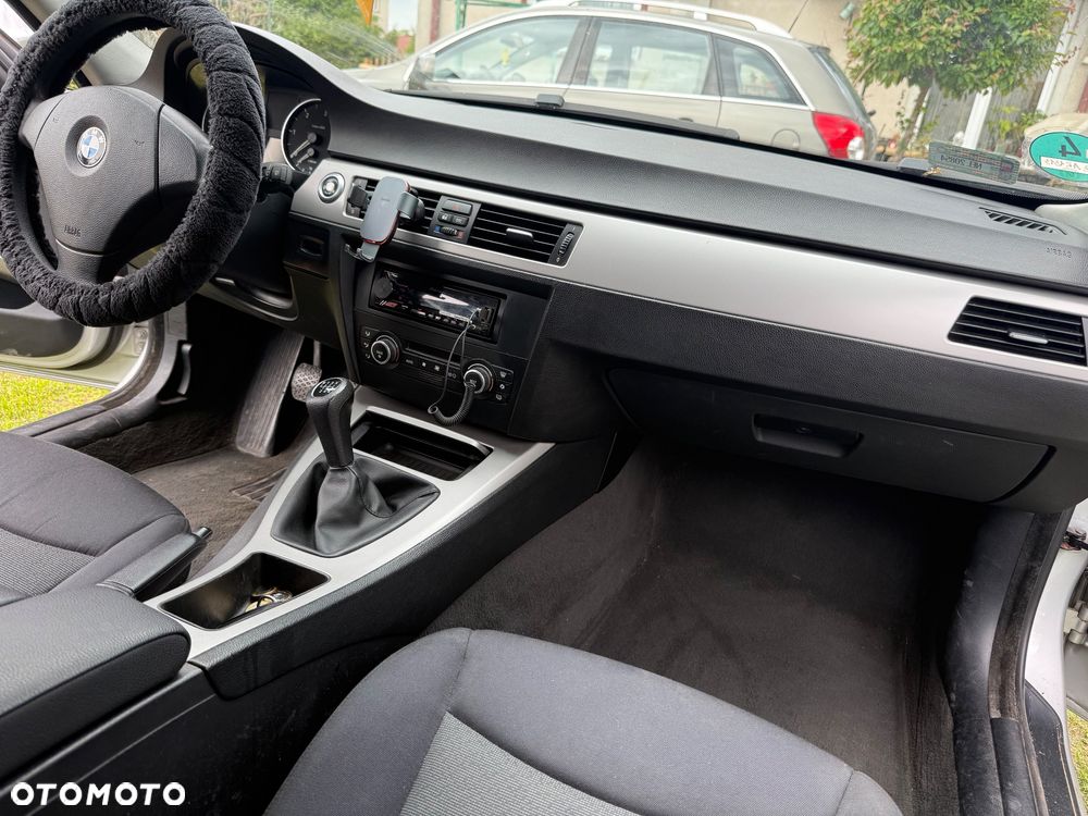 BMW Seria 3 318d - 9