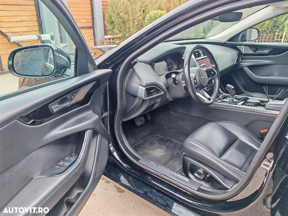 Jaguar XE P250 RWD Standard S - 16