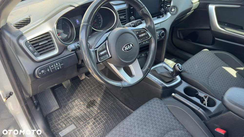 Kia Ceed 1.6 CRDi SCR M - 8