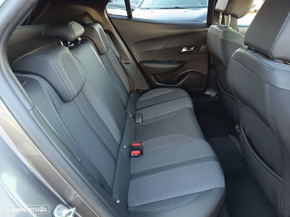 Peugeot 2008 1.2 PureTech Allure EAT8 - 14
