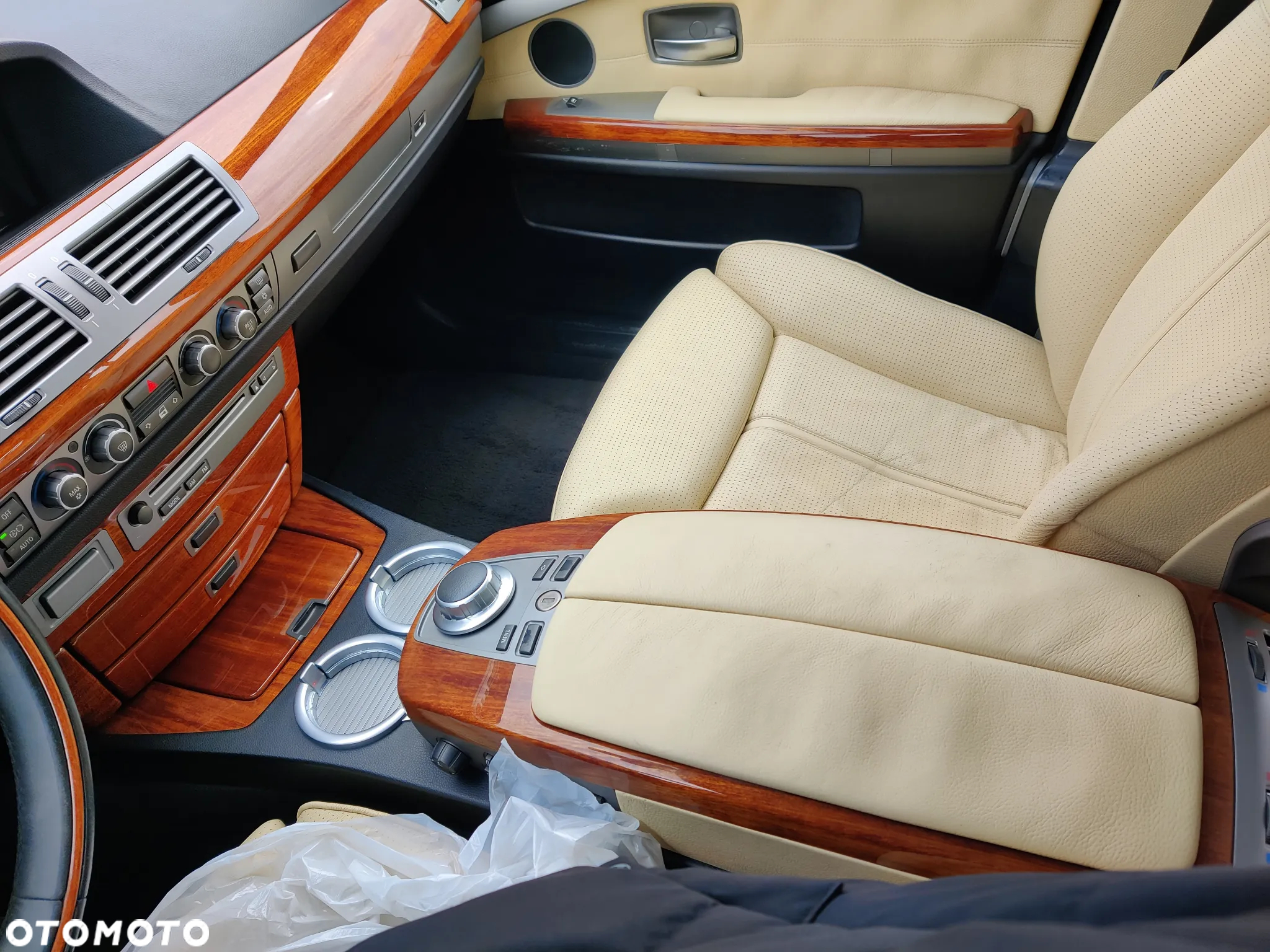 BMW Seria 7 750i - 17