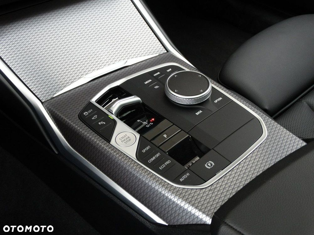 BMW Seria 3 320d xDrive M Sport - 24