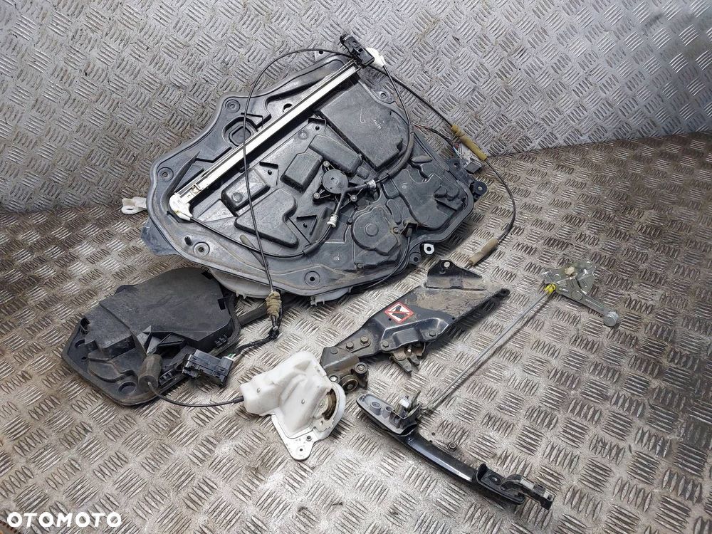 ZAMEK ROLKA PROWADNICA PODNOŚNIK DRZWI PRZESUWNE PRAWE MAZDA 5 I CR - 5