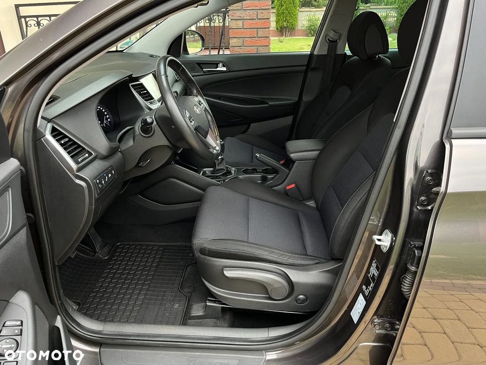 Hyundai Tucson blue 1.7 CRDi 2WD Intro Edition - 18