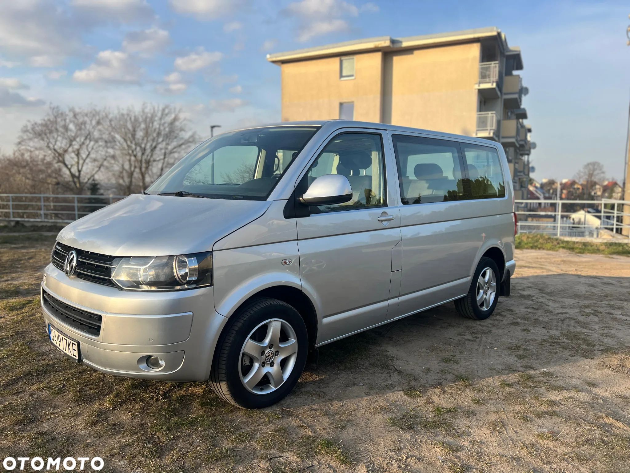 Volkswagen Caravelle - 1