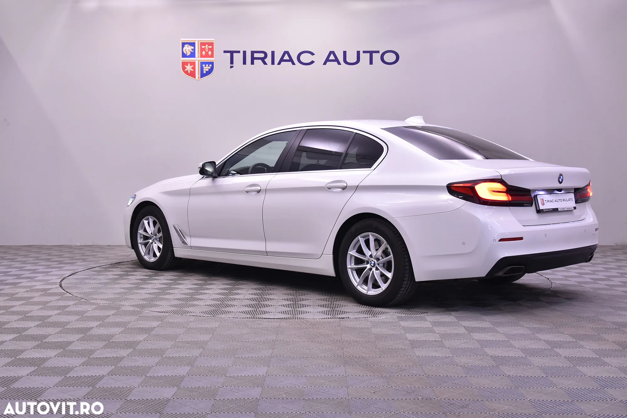 BMW Seria 5 530d xDrive Aut. - 3