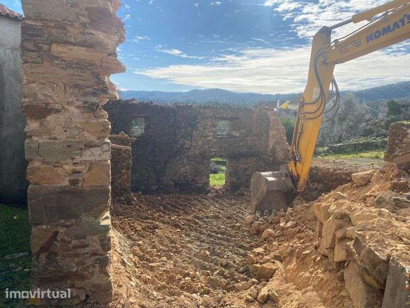 Terreno e ruína com projeto aprovado - Grande imagem: 3/12