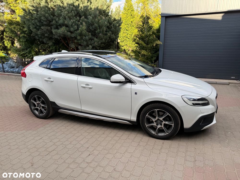Volvo V40 Cross Country T4 Drive-E Ocean Race - 24