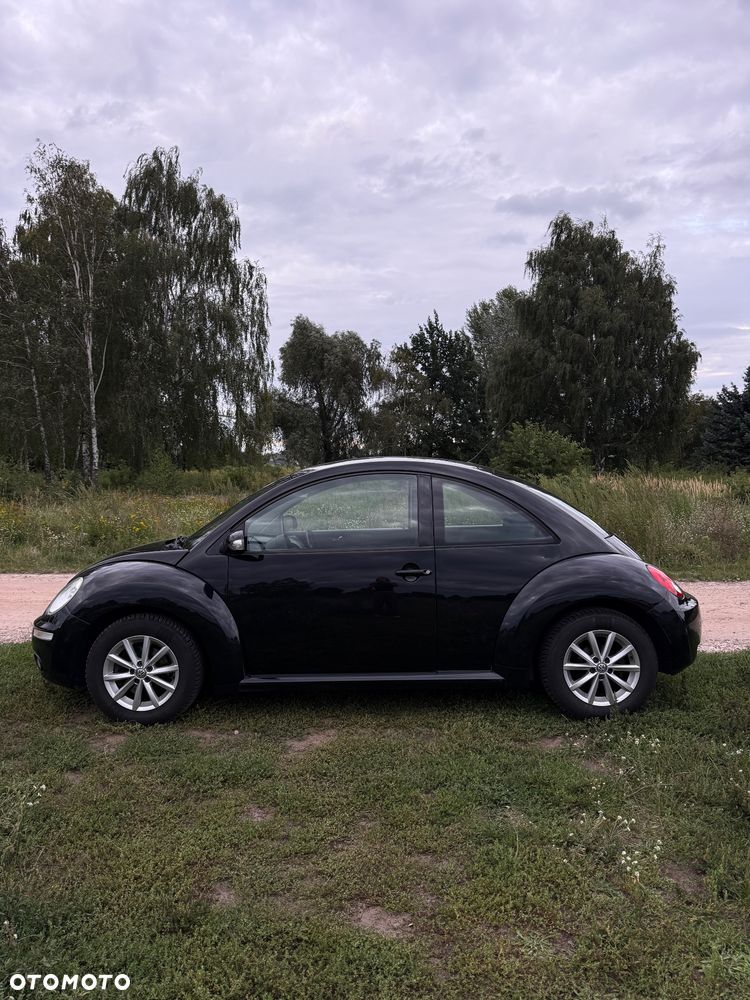 Volkswagen New Beetle - 2