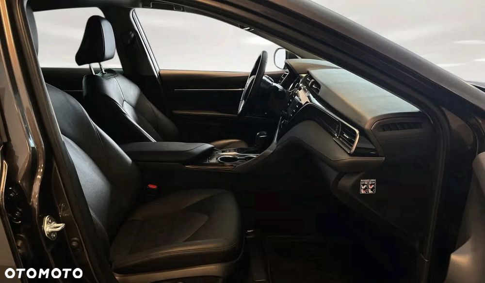 Toyota Camry Executive - 10