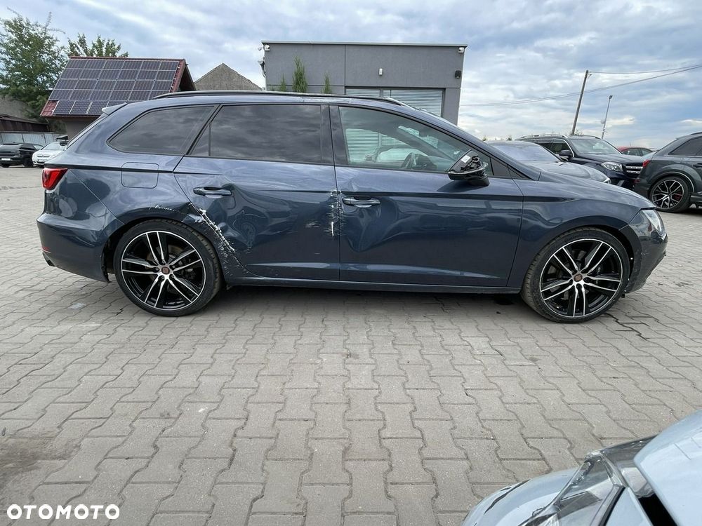 Seat Leon Sportstourer 2.0 TSI 4Drive OPF DSG Cupra - 2