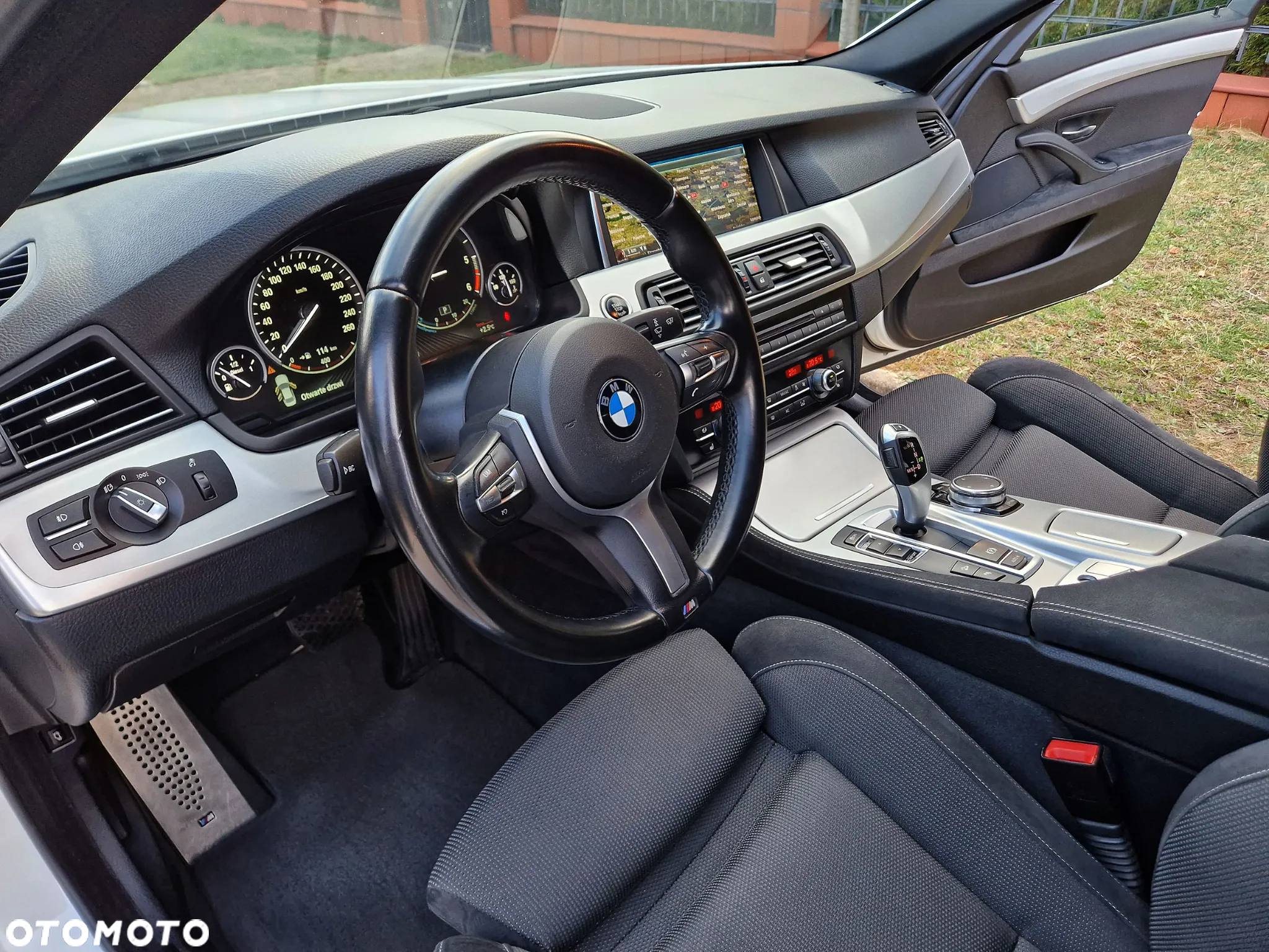 BMW Seria 5 525d xDrive - 24