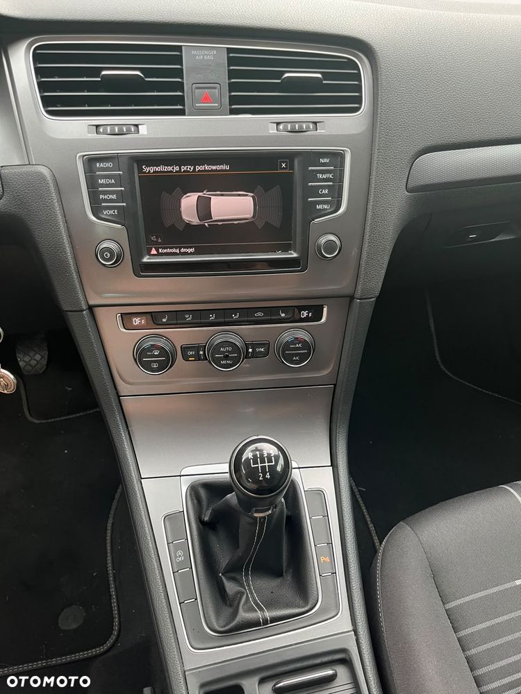 Volkswagen Golf 1.6 TDI BlueMotion Technology Lounge - 21