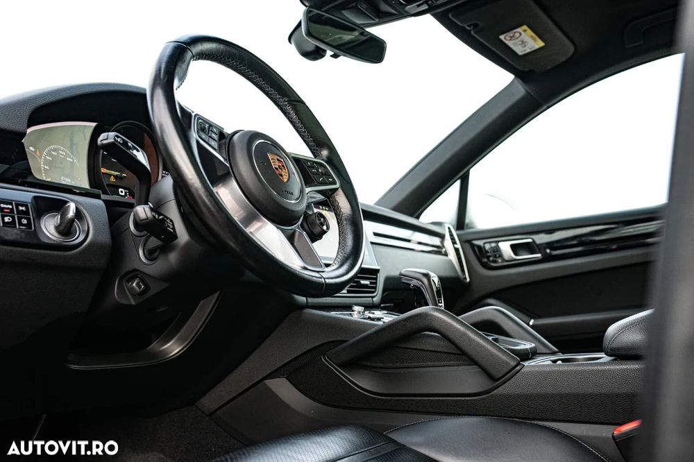 Porsche Cayenne - 24