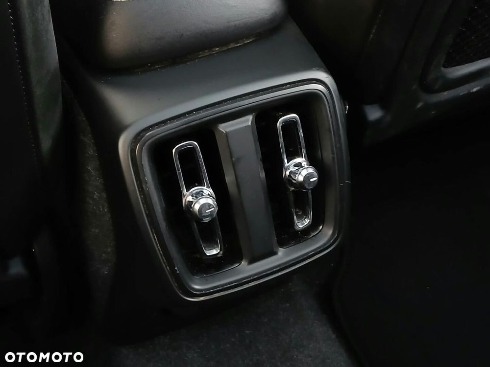 Volvo XC 40 T5 AWD R-Design - 37