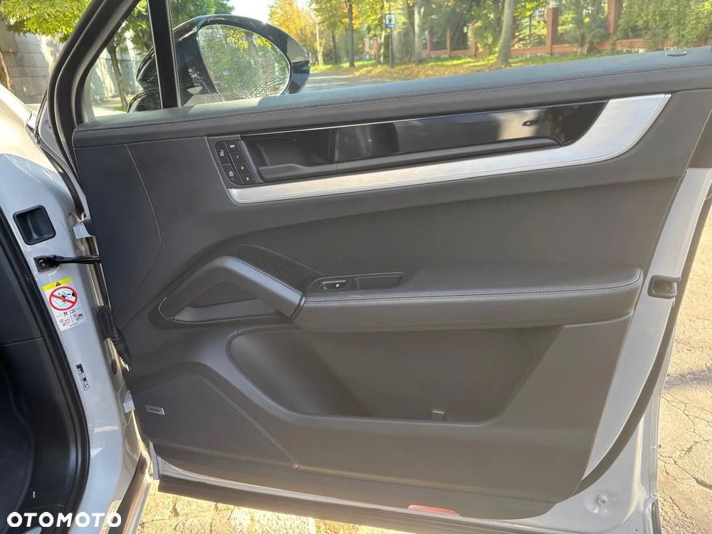 Porsche Cayenne Coupe S E-Hybrid PHEV - 18