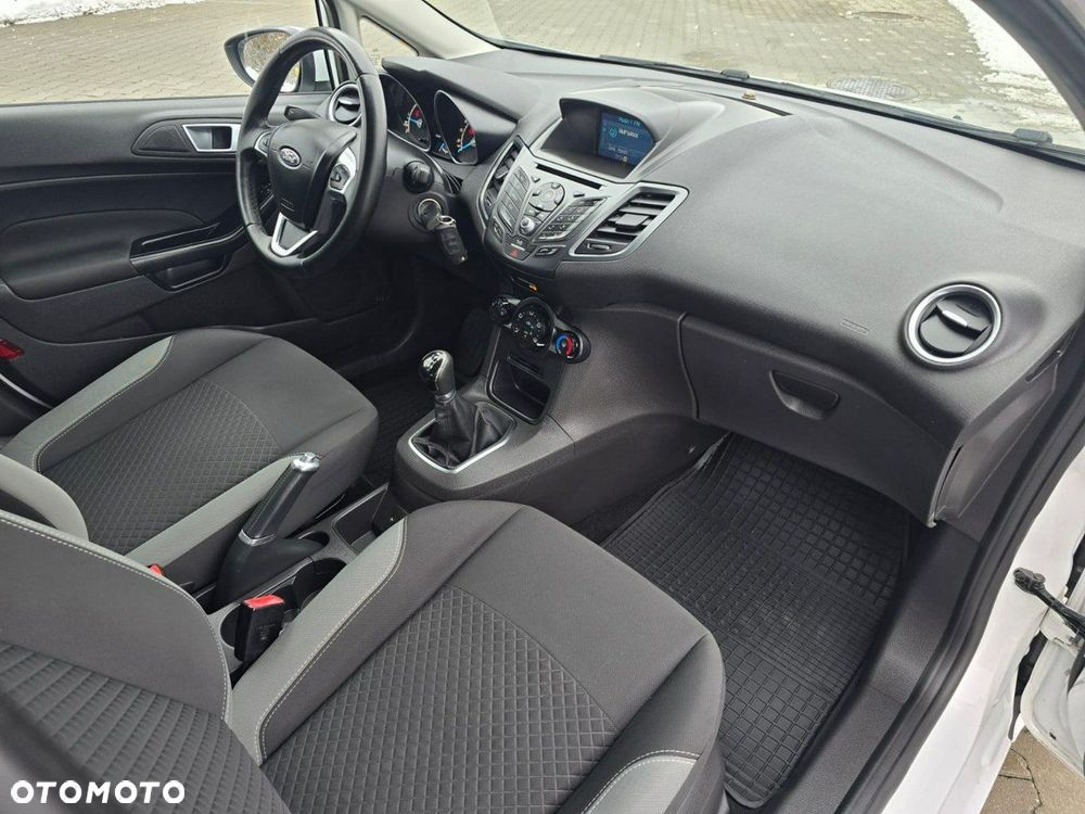 Ford Fiesta - 25
