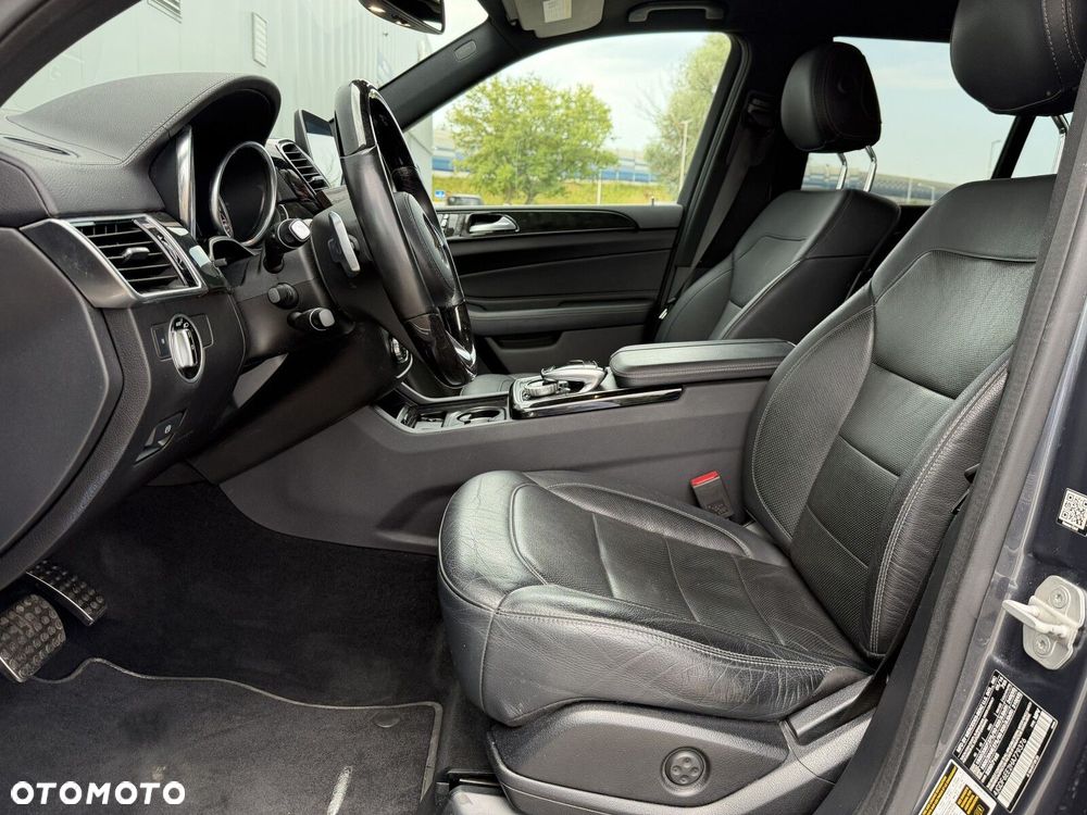 Mercedes-Benz GLS - 16