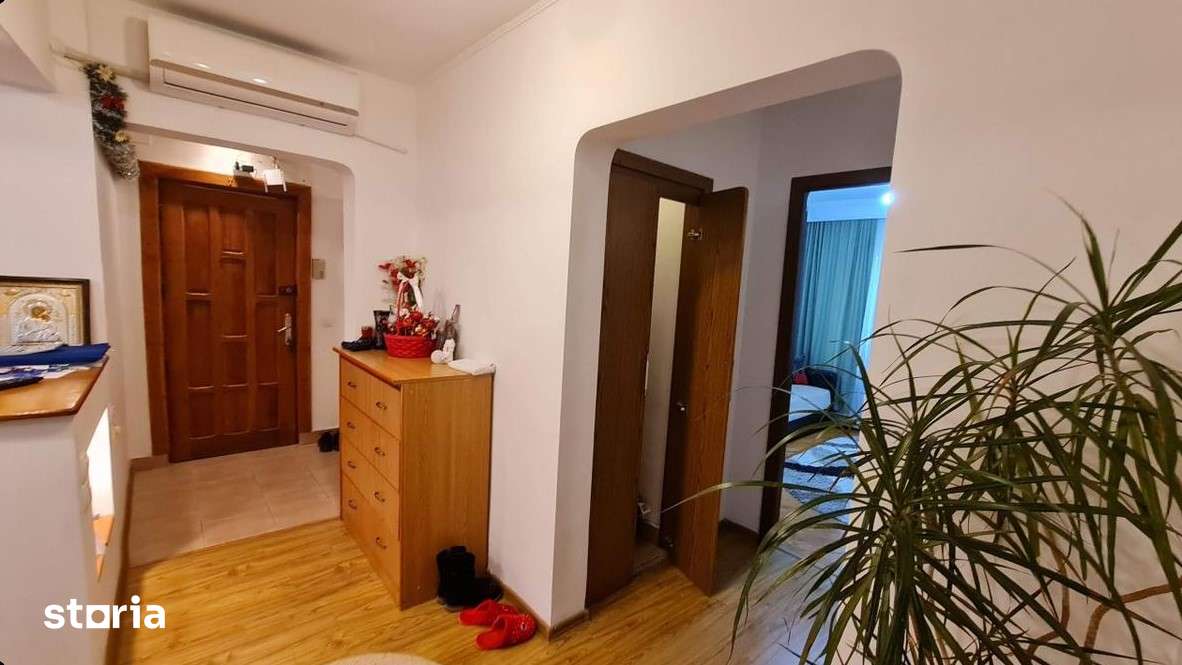 Apartament decomandat 3 camere + living de vanzare in zona Ostroveni — fotografia 3