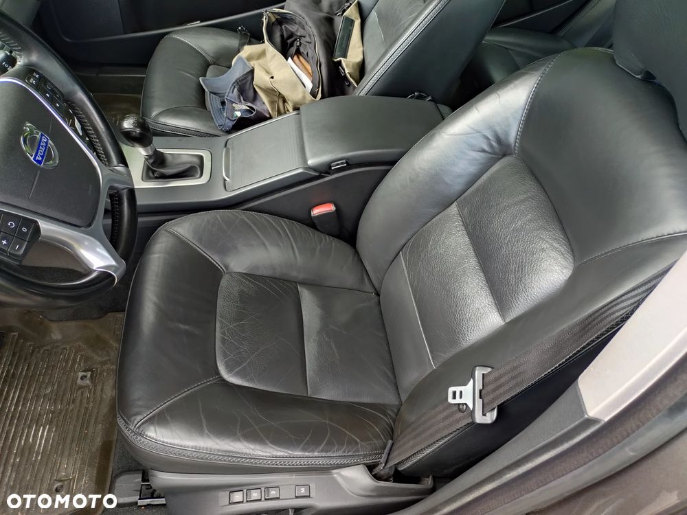 Volvo XC 70 D5 AWD Momentum - 9