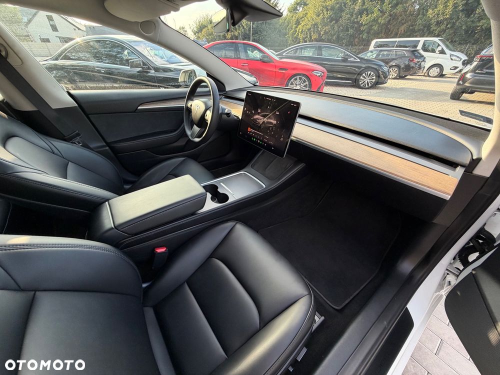 Tesla Model 3 - 31