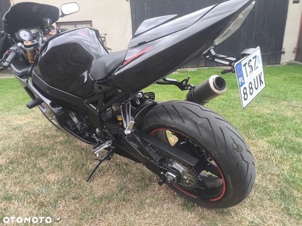 Suzuki GSX-R - 25
