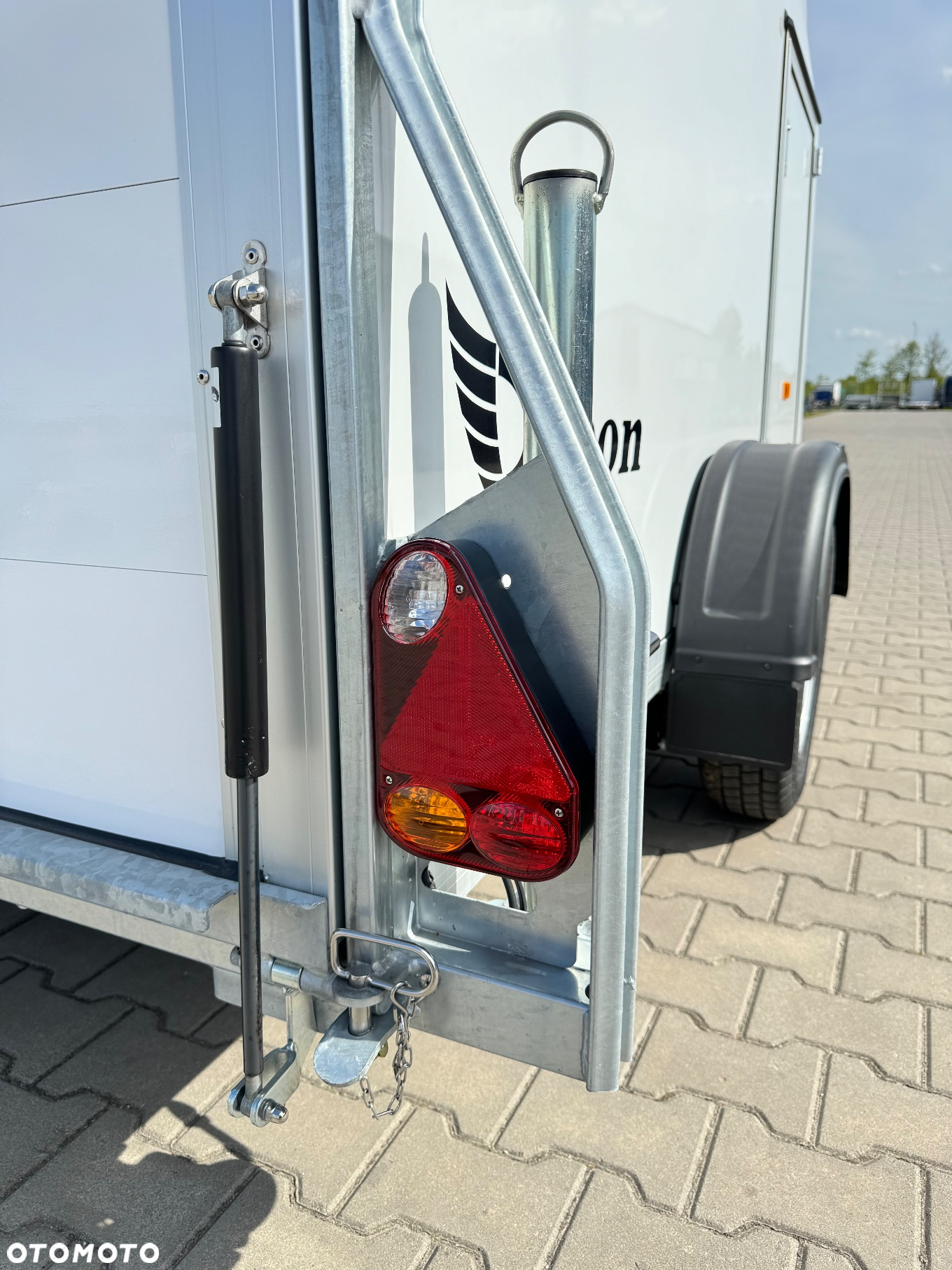 Debon Cargo 1300 - 6