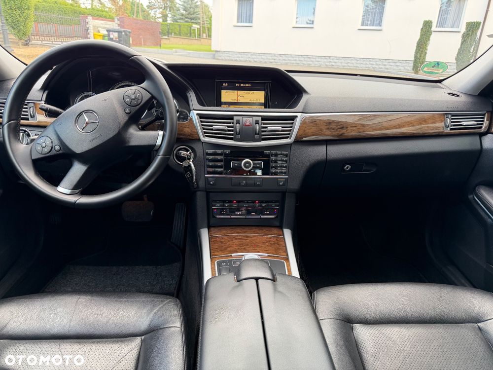 Mercedes-Benz Klasa E 220 CDI DPF BlueEFFICIENCY Automatik - 26