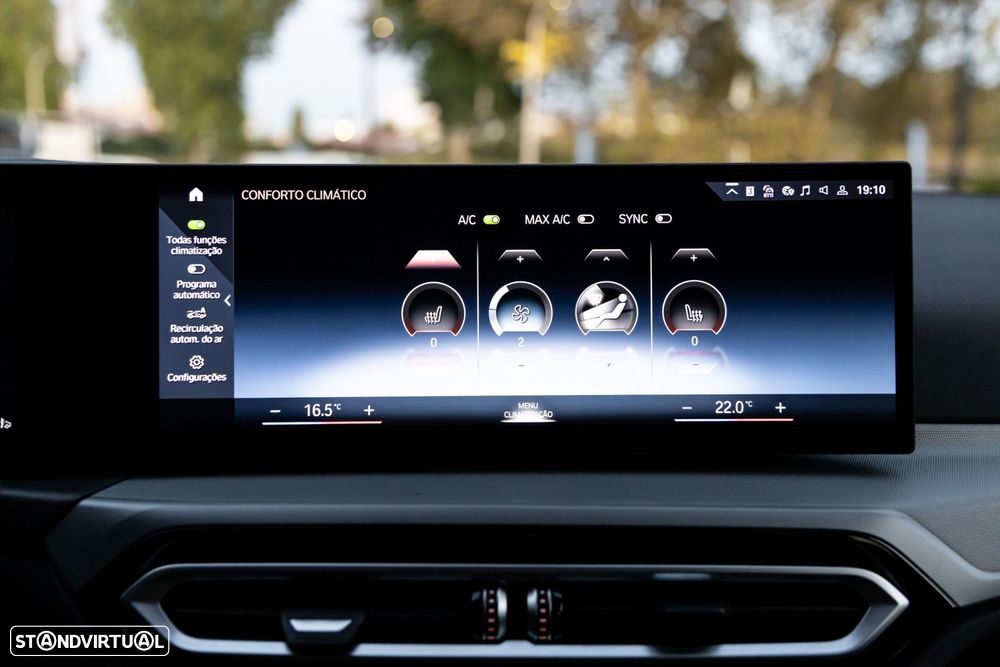 BMW 320 d Touring Pack Desportivo M Auto - 28