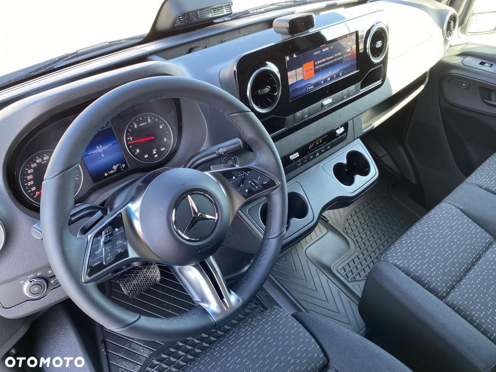 Mercedes-Benz Sprinter - 13