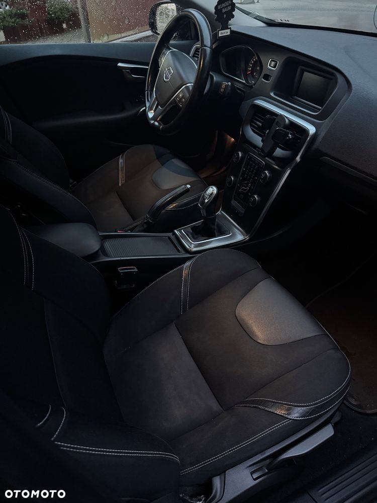 Volvo V40 D3 R-Design - 9